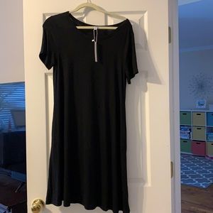 NWT Women’s short sleeve black dress